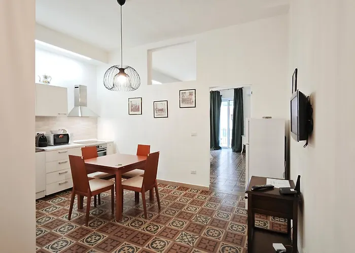 Vibo Sea View דירה