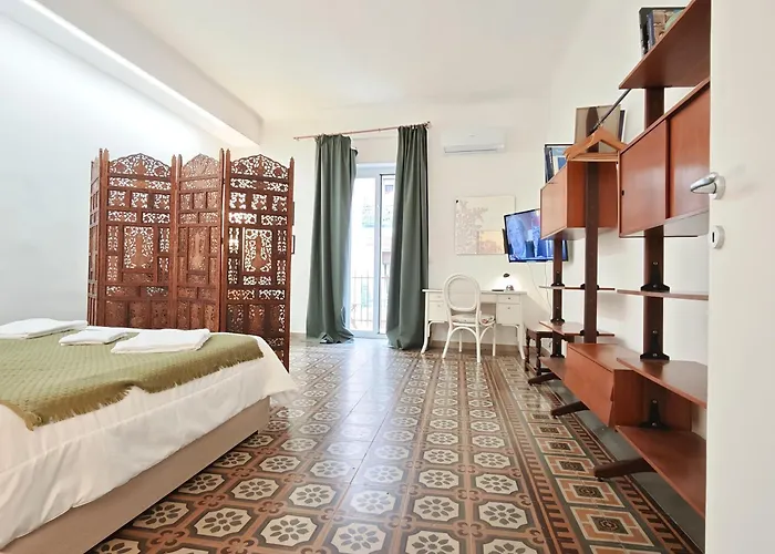 Vibo Sea View דירה